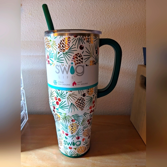 CHRISTMAS! RARE, Retired Swig Life “All Spruced Up" 40 oz Mega Mug NEW - Picture 1 of 2